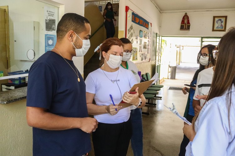  Vistoria da Vigilância Sanitária nas Escolas